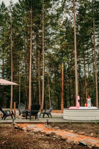 Tiny Cabin In The Woods W/ Hot Tub And Firepit