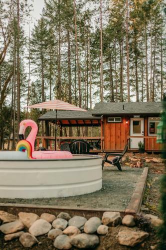 Tiny Cabin In The Woods W/ Hot Tub And Firepit