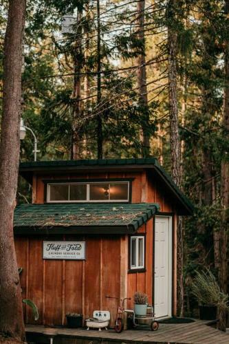 Tiny Cabin In The Woods W/ Hot Tub And Firepit