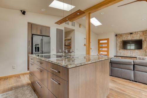 Luxury On The Lake