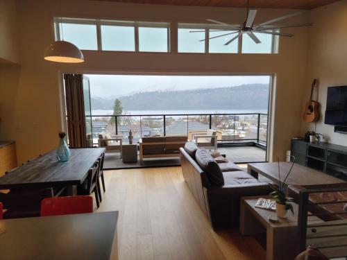 Cascadia Loft 705