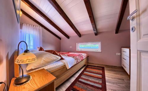 Beachfront Luxury Villa W Pool & Large Garden