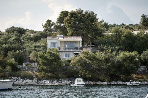 Beach House Blue Lagoon