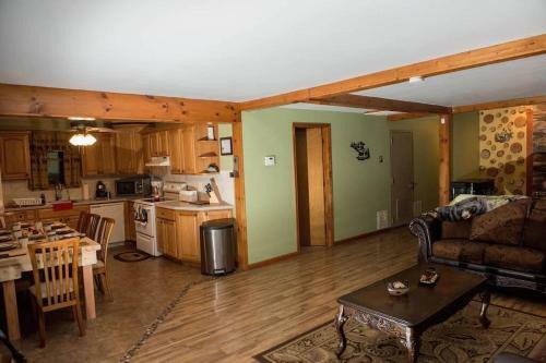 Poconos Cabin-game Room-firepit-patio-bbq-5 Lakes