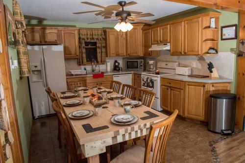Poconos Cabin-game Room-firepit-patio-bbq-5 Lakes