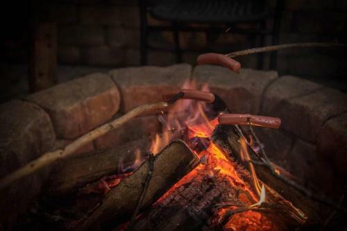Poconos Cabin-game Room-firepit-patio-bbq-5 Lakes