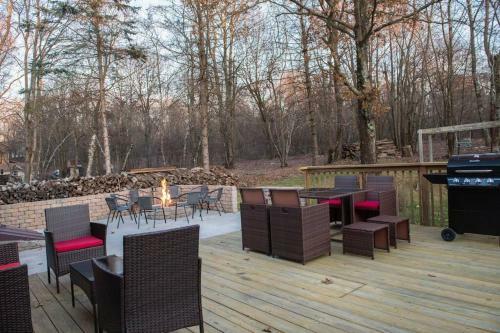 Poconos Cabin-game Room-firepit-patio-bbq-5 Lakes