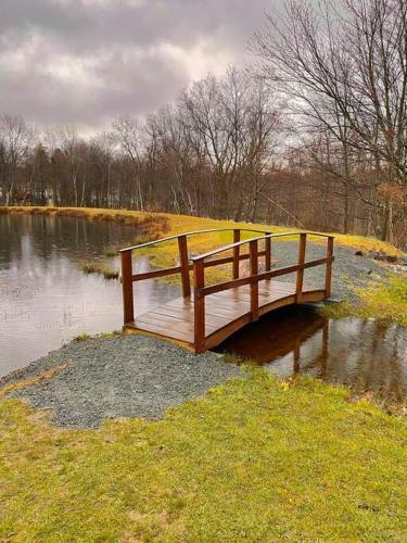 Poconos Cabin-game Room-firepit-patio-bbq-5 Lakes