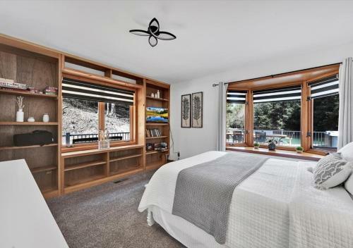 Pine Hollow Lodge