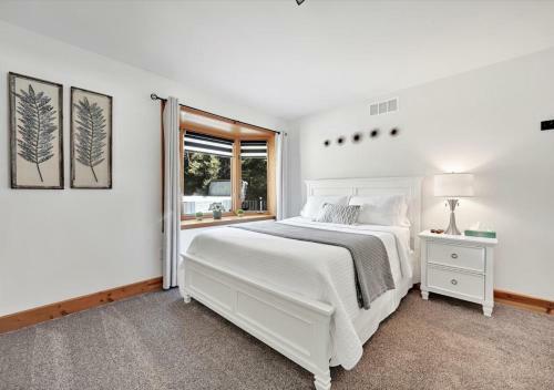 Pine Hollow Lodge