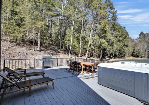 Pine Hollow Lodge