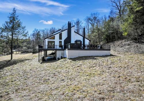 Pine Hollow Lodge
