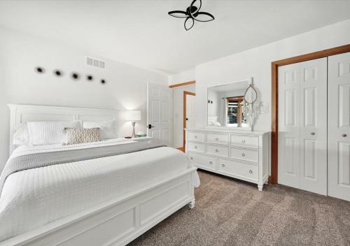 Pine Hollow Lodge