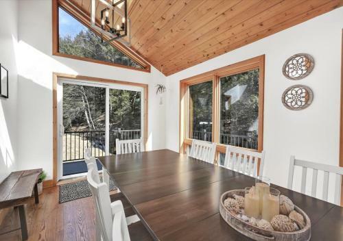 Pine Hollow Lodge