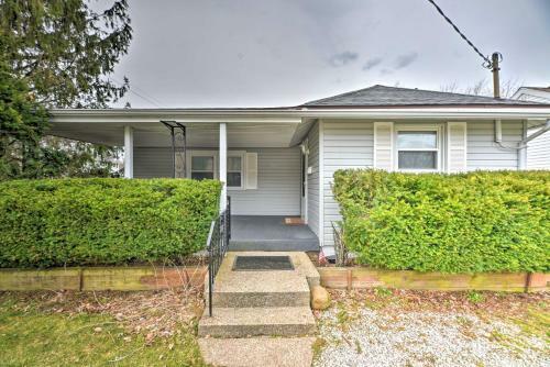 Family-friendly Hideaway - Walk To Lake Erie!