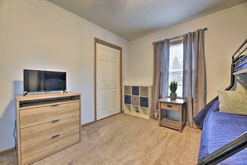 Family-friendly Hideaway - Walk To Lake Erie!