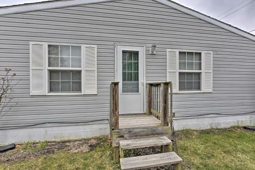 Family-friendly Hideaway - Walk To Lake Erie!