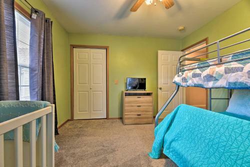 Family-friendly Hideaway - Walk To Lake Erie!