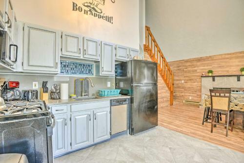 Pocono Mountains Home With Deck, Grill And Fireplace!