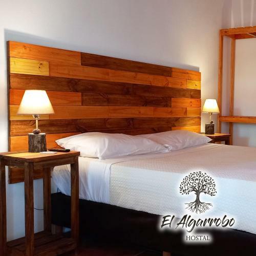 Hotel Hostal El Algarrobo