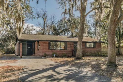 Beaufort 615 Center Dr East