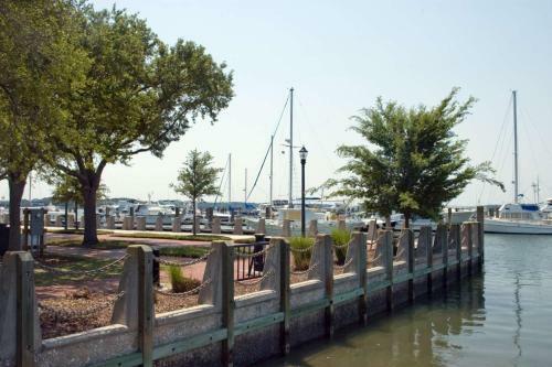 Beaufort 615 Center Dr East