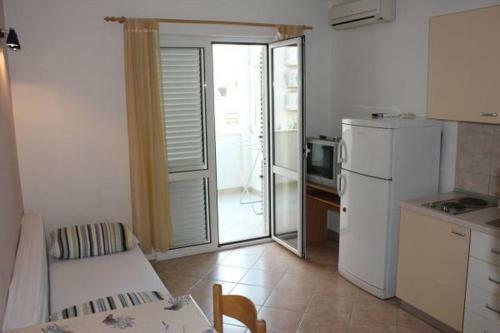 Apartment In Duce With Balcony, Air Conditioning, Wifi 5062-1