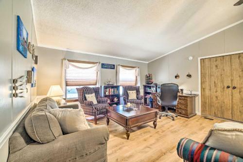 Pet-friendly Livingston Home With Shared Pool!