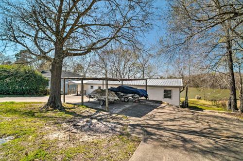 Pet-friendly Livingston Home With Shared Pool!