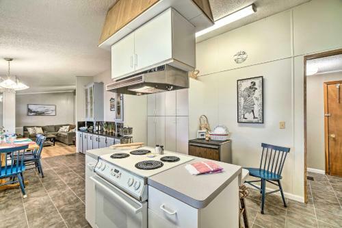Pet-friendly Livingston Home With Shared Pool!
