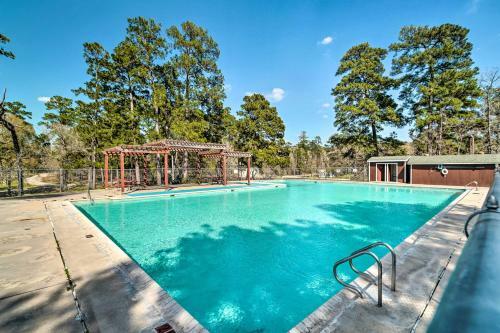 Pet-friendly Livingston Home With Shared Pool!