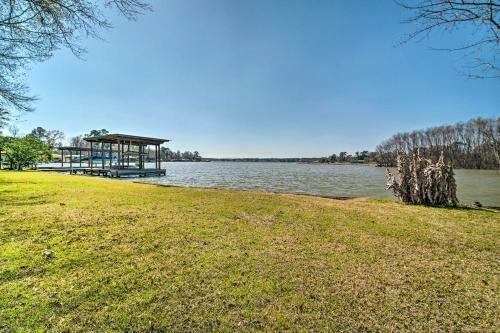 Pet-friendly Livingston Home With Shared Pool!