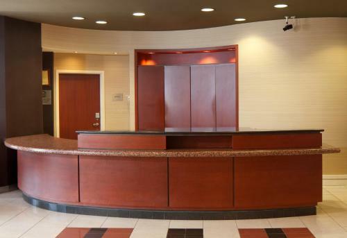 Hotel Courtyard Lebanon