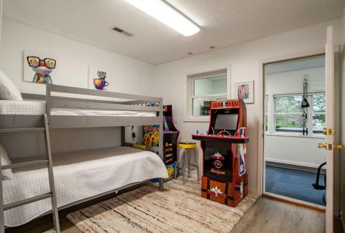 Sunny Ridge - Hot Tub, Gym, Jacuzzi Tub, Game Room