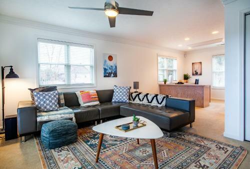 Sunny Ridge - Hot Tub, Gym, Jacuzzi Tub, Game Room