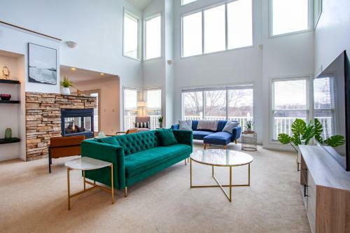 Sunny Ridge - Hot Tub, Gym, Jacuzzi Tub, Game Room