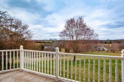 Sunny Ridge - Hot Tub, Gym, Jacuzzi Tub, Game Room