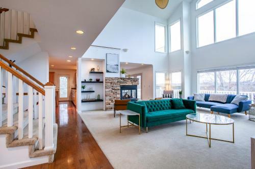 Sunny Ridge - Hot Tub, Gym, Jacuzzi Tub, Game Room