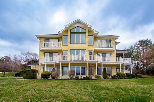 Sunny Ridge - Hot Tub, Gym, Jacuzzi Tub, Game Room