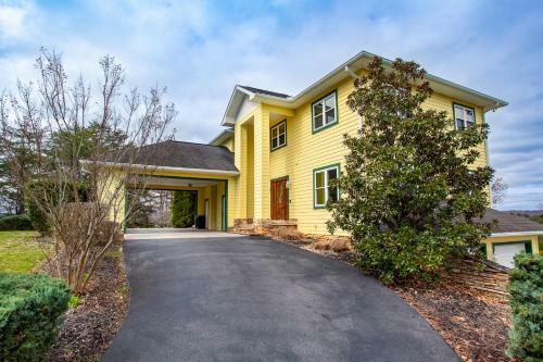 Sunny Ridge - Hot Tub, Gym, Jacuzzi Tub, Game Room