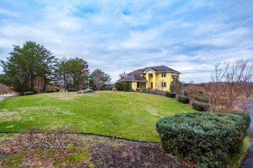 Sunny Ridge - Hot Tub, Gym, Jacuzzi Tub, Game Room