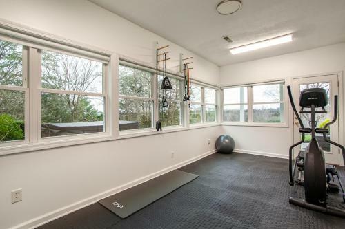 Sunny Ridge - Hot Tub, Gym, Jacuzzi Tub, Game Room