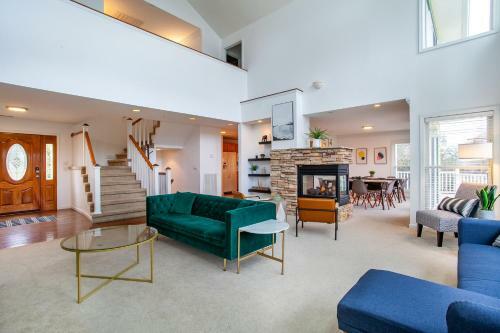 Sunny Ridge - Hot Tub, Gym, Jacuzzi Tub, Game Room