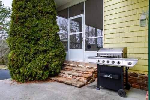 Sunny Ridge - Hot Tub, Gym, Jacuzzi Tub, Game Room