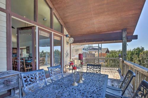 Waterfront Home 2 Decks With Canyon Lake Views