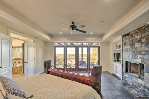 Waterfront Home 2 Decks With Canyon Lake Views