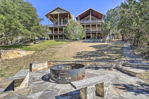 Waterfront Home 2 Decks With Canyon Lake Views