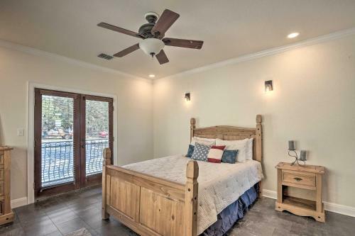 Waterfront Home 2 Decks With Canyon Lake Views
