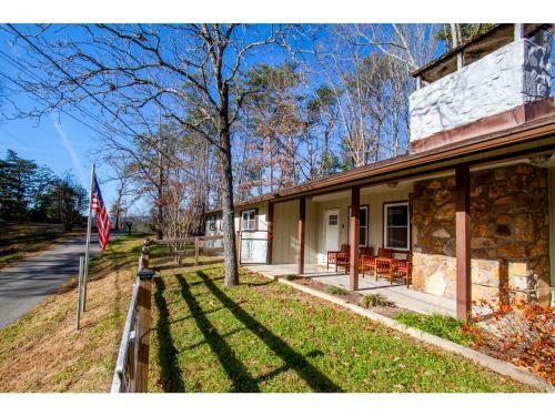 Crestview Retreat - Mountain View, Fire Pit, Grill