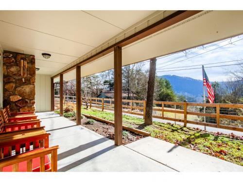 Crestview Retreat - Mountain View, Fire Pit, Grill